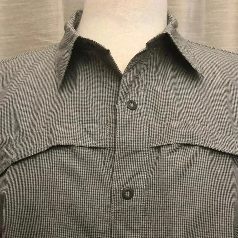 The North Face Men’s Lightweight Snap Front Outdoor Shirt
